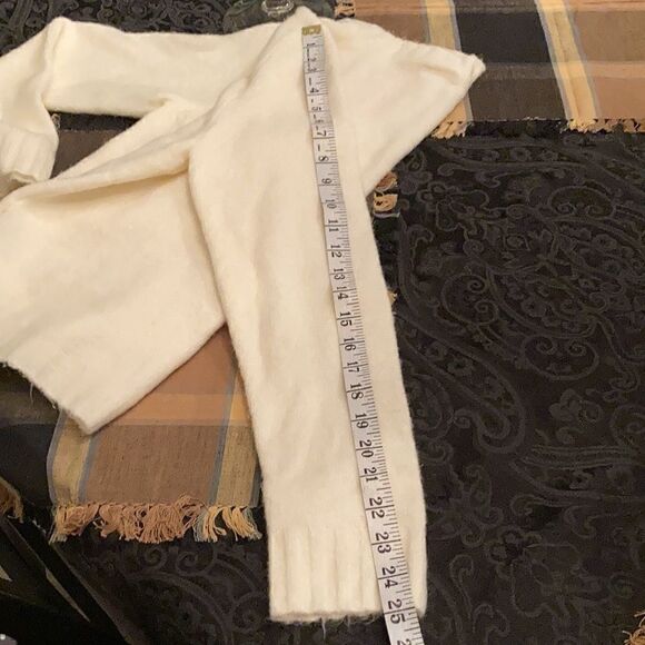 Faded glory NWT size large  beautiful cream cardigan with jeweled clasp - Picture 10 of 11